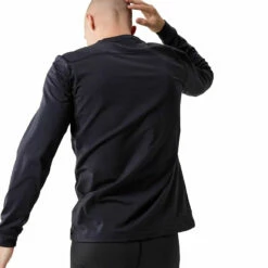 Arc'teryx Men's Rho LT Crew Neck - Black 9 Arc'teryx Men's Rho LT Crew Neck - Black -Brokedown Palace Shop Arcteryx AW23 RhoLTCrewNeck Black 03