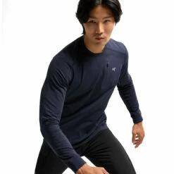 Arc'teryx Men's Rho LT Crew Neck - Black Sapphire -Brokedown Palace Shop Arcteryx AW23 RhoLTCrewNeck BlackSapphire 03