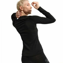 Arc'teryx Women's Rho Merino Wool LS Crew - Black 9 Arc'teryx Women's Rho Merino Wool LS Crew - Black -Brokedown Palace Shop Arcteryx AW23 WsRhoWoolCrewNeck Black 04