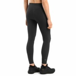 Arc'teryx Women's Essent High-Rise Leggings 26" - Black 10 Arc'teryx Women's Essent High-Rise Leggings 26" - Black -Brokedown Palace Shop Arcteryx SS23 EssentHighRise Black 04