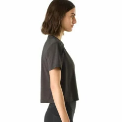 Arc'teryx Women's Taema Crop SS T-Shirt - Black 11 Arc'teryx Women's Taema Crop SS T-Shirt - Black -Brokedown Palace Shop Arcteryx SS23 TaemaCropSS Black 05