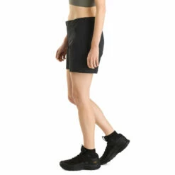 Arc'teryx Women's Gamma Shorts 6" - Black 10 Arc'teryx Women's Gamma Shorts 6" - Black -Brokedown Palace Shop Arcteryx SS23 WsGammaShorts6 Black 03