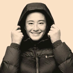 Cotopaxi Women's Solazo Down Hooded Jacket - Black & Maritime -Brokedown Palace Shop Cotopaxi WsSolazoJacket Maritime 05