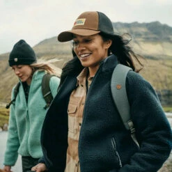 FJÄLLRÄVEN Vardag Långtradarkeps - Buckwheat Brown 10 FJÄLLRÄVEN Vardag Långtradarkeps - Buckwheat Brown -Brokedown Palace Shop Fjallraven AW23 LangtradarkepsCap BuckwheatBrown 04