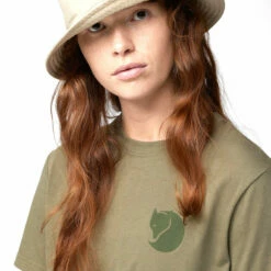 FJÄLLRÄVEN Women's Fox Boxy Logo T-Shirt - Green -Brokedown Palace Shop Fjallraven SS23 WsFoxBoxyTee Green 05