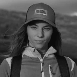 FJÄLLRÄVEN Vardag Långtradarkeps - Dark Navy -Brokedown Palace Shop Fjallraven VardagCap Black 03 df0c9c92 a627 4fc0 812c 168d67a6d6cd