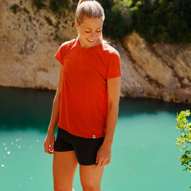 FJÄLLRÄVEN Women's High Coast Lite Shorts - Navy 7 FJÄLLRÄVEN Women's High Coast Lite Shorts - Navy - Image 5