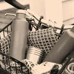 Klean Kanteen Insulated Classic 25oz W/ Pour Through Cap - Black 10 Klean Kanteen Insulated Classic 25oz W/ Pour Through Cap - Black -Brokedown Palace Shop KleanKanteen SS23 25ozBottlePourThrough BS 04 aa8dc59b fc9c 409f ab27 628539aa389d