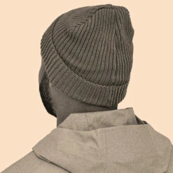 Patagonia Fisherman's Rolled Beanie - Wax Red 11 Patagonia Fisherman's Rolled Beanie - Wax Red -Brokedown Palace Shop Patagonia AW22 FishermansRolledBeanie AlpineBlue 04 4232511d c756 4e0c 89ff 93931b54f65a