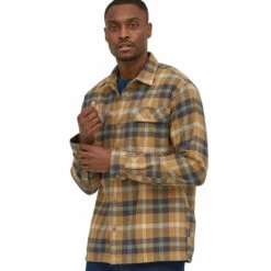 Patagonia Men's L/S Organic Cotton Fjord Flannel Shirt - Forage: Mojave Khaki 8 Patagonia Men's L/S Organic Cotton Fjord Flannel Shirt - Forage: Mojave Khaki -Brokedown Palace Shop Patagonia AW22 MsFjordFlannel ForageKhaki 03