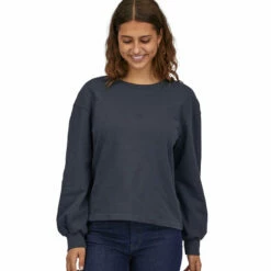 Patagonia Women's Regenerative Organic Certified™ Cotton Essential Pullover - Smolder Blue 11 Patagonia Women's Regenerative Organic Certified™ Cotton Essential Pullover - Smolder Blue -Brokedown Palace Shop Patagonia AW22 OrganicCottonPullover SmolderBlue 05