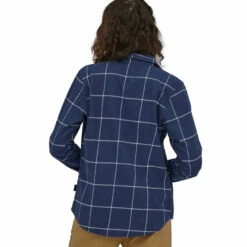 Patagonia Women's LS Organic Cotton Fjord Flannel Shirt - Woodland: New Navy -Brokedown Palace Shop Patagonia AW22 WsFjordFlannel WLNE 04
