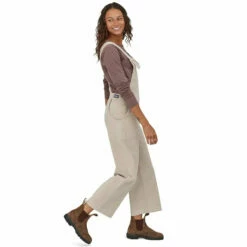 Patagonia Women's Stand Up Cropped Corduroy Overalls - Pumice 11 Patagonia Women's Stand Up Cropped Corduroy Overalls - Pumice -Brokedown Palace Shop Patagonia AW23 WsCroppedStandUpOveralls PUM 05