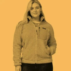 Patagonia Women's Classic Retro-X Jacket - Pampas Tan W/Nouveau Green -Brokedown Palace Shop Patagonia AW23 WsRetroXJacket DAPL 03 8f4ce6d6 646d 487f 851c 752e5324fb98