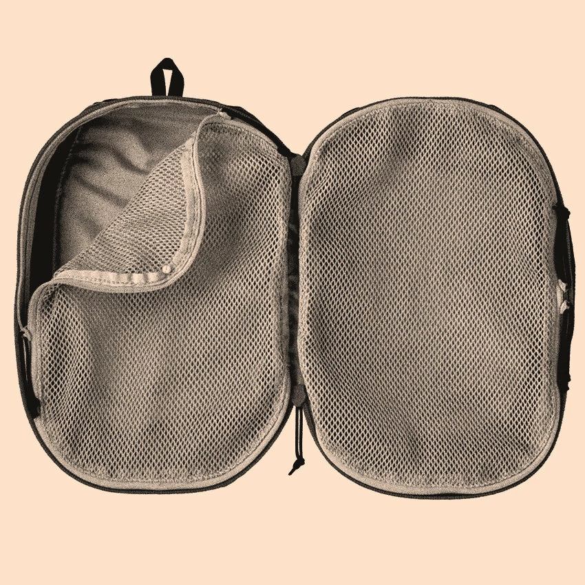 Patagonia Black Hole Cube Medium - Black 4 Patagonia Black Hole Cube Medium - Black - Image 2