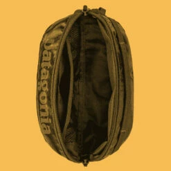 Patagonia Black Hole Cube Small - Black -Brokedown Palace Shop Patagonia SS23 BlackHoleCubeSmall Black 03