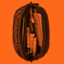 Patagonia Black Hole Cube Small - Black -Brokedown Palace Shop Patagonia SS23 BlackHoleCubeSmall Black 04