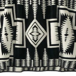 Pendleton Jacquard Hooded Towel Poncho - Harding Black 7 Pendleton Jacquard Hooded Towel Poncho - Harding Black -Brokedown Palace Shop Pendleton AW22 HoodedTowel BlackHarding 03