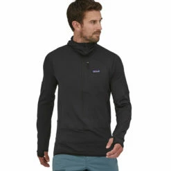 Patagonia Men's R1 Pullover Hoody - Black 9 Patagonia Men's R1 Pullover Hoody - Black -Brokedown Palace Shop SS23 Patagonia R1Pullover BLK 03